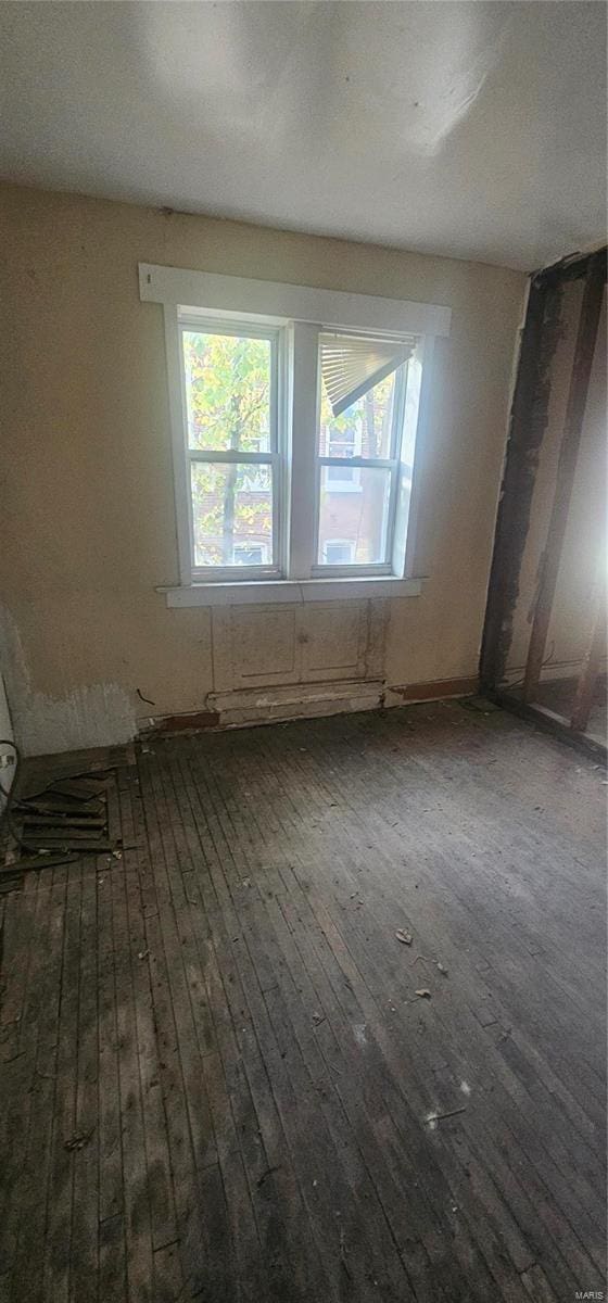 spare room featuring dark hardwood / wood-style floors