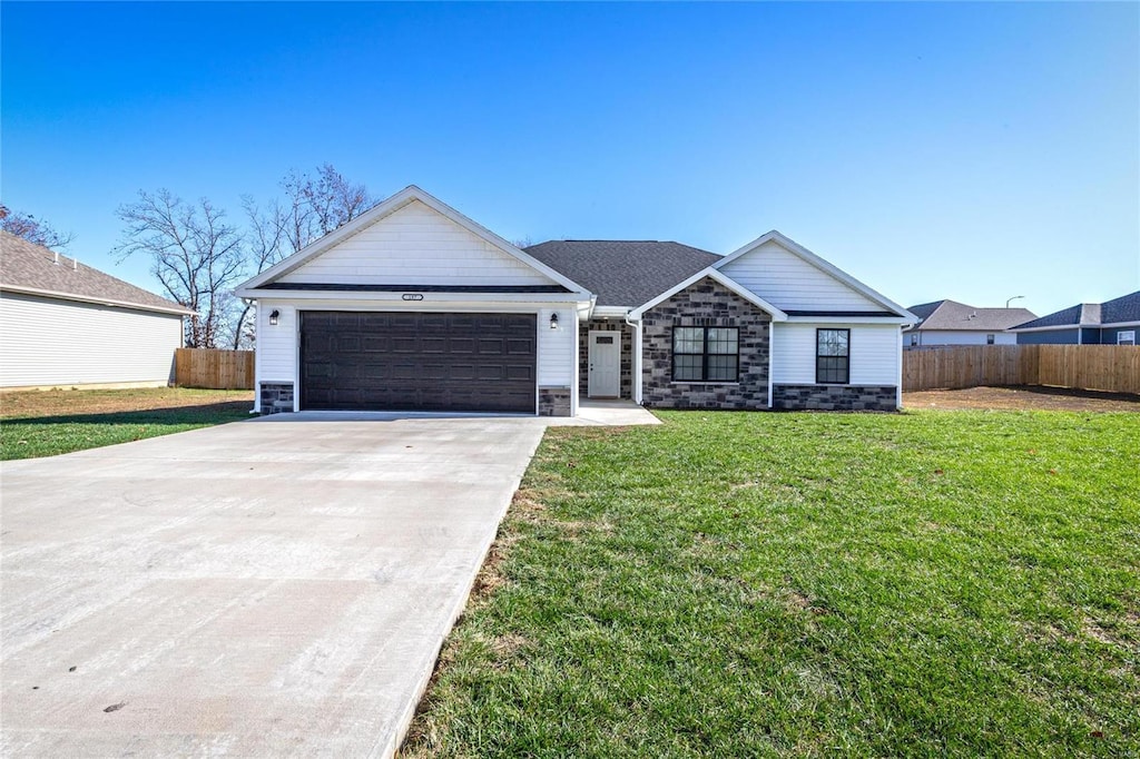 ranch-style house featuring a front lawn and a garage