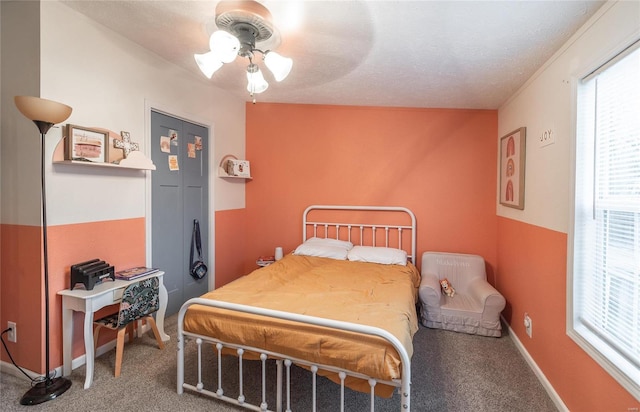 bedroom featuring a textured ceiling, carpet floors, and ceiling fan