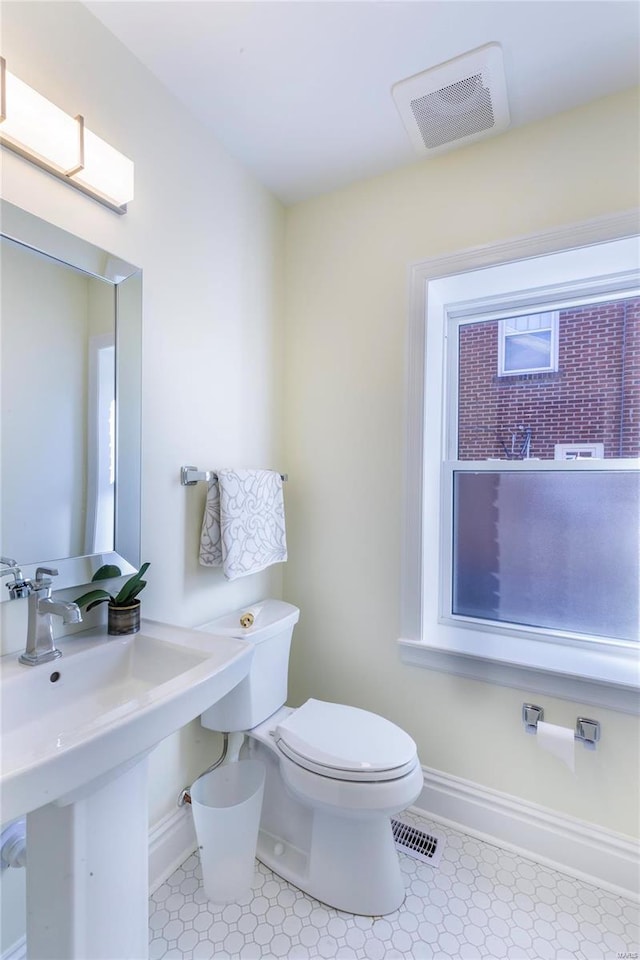 bathroom featuring toilet and sink