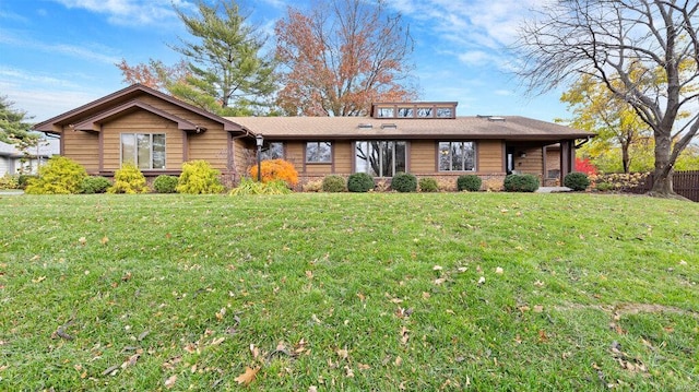 single story home featuring a front yard