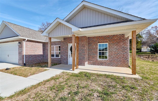 view of front of property with covered porch, a front yard, and a garage