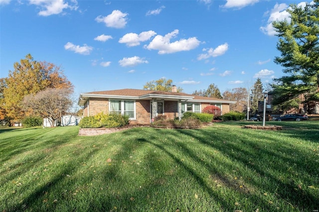 view of front of house featuring a front lawn