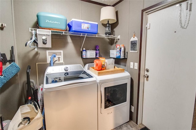 washroom featuring washer and clothes dryer