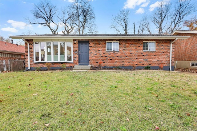 ranch-style home featuring a front lawn