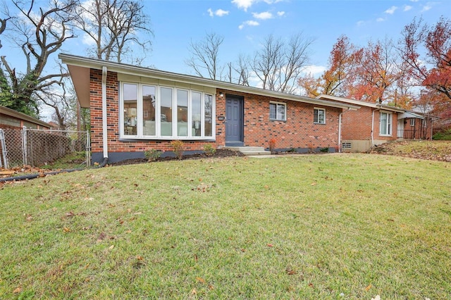 view of front of home featuring a front lawn