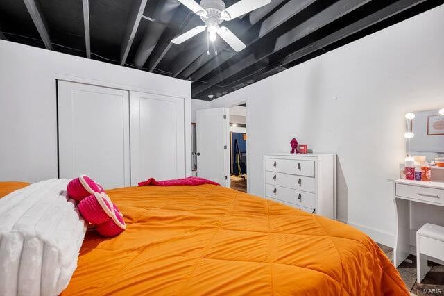 bedroom with ceiling fan and a closet