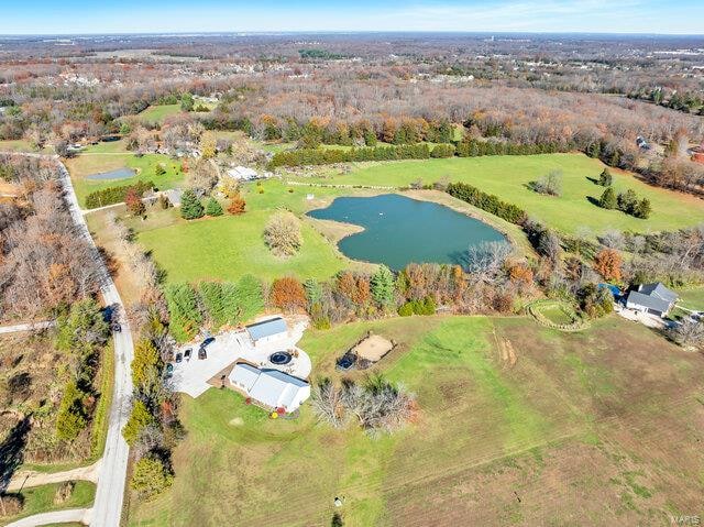 bird's eye view featuring a water view