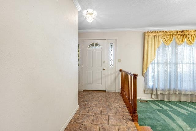 entryway with crown molding