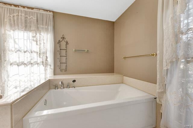 bathroom featuring a bathtub