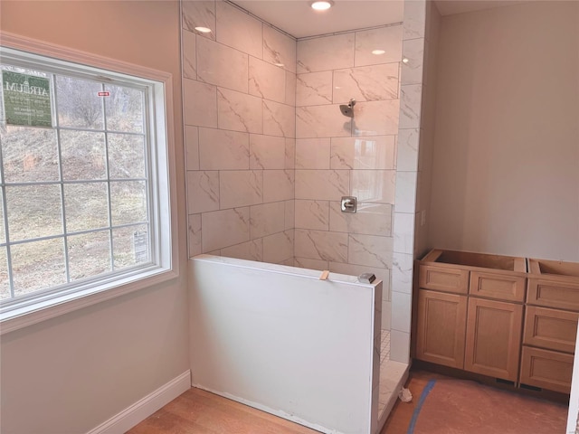 bathroom featuring a tile shower