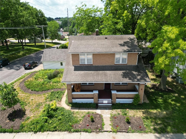 view of front of home featuring a front lawn