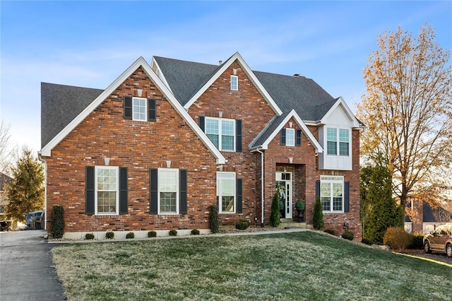 view of front facade with a front yard