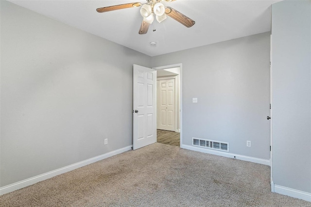 unfurnished room with carpet flooring and ceiling fan