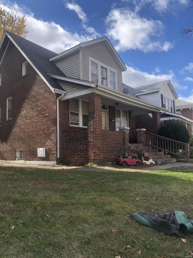 view of front facade with a porch and a front lawn