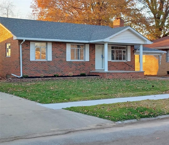 single story home featuring a front yard