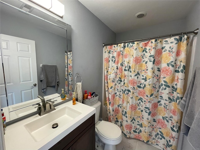 bathroom with a shower with shower curtain, vanity, and toilet