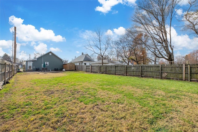 view of yard featuring a shed