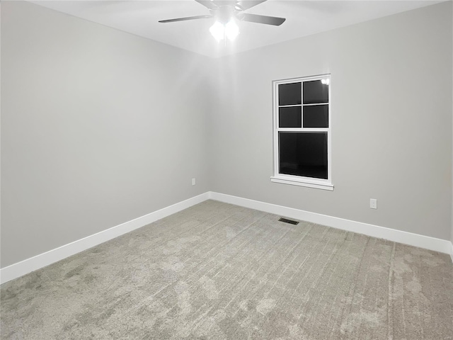 carpeted empty room featuring ceiling fan