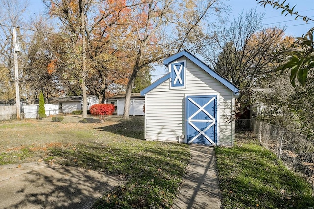 view of outbuilding with a yard