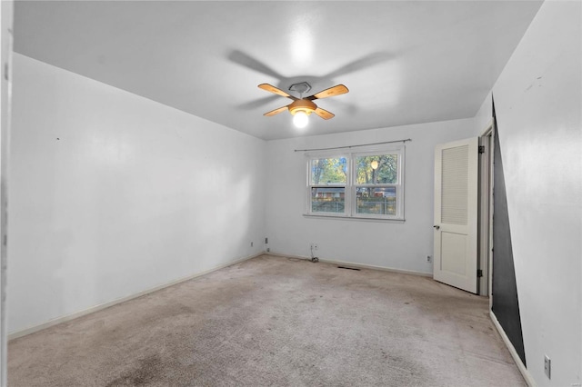 carpeted empty room featuring ceiling fan