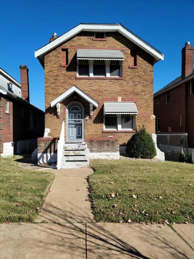 view of front property featuring a front yard