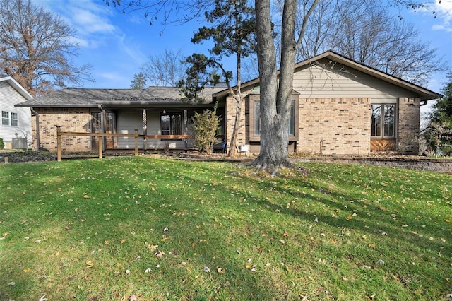 view of front facade with a front yard