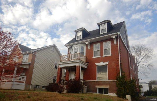 view of front of property with a porch and a balcony