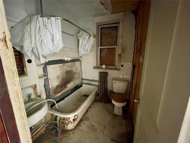 bathroom featuring a shower with shower curtain, toilet, radiator, and sink