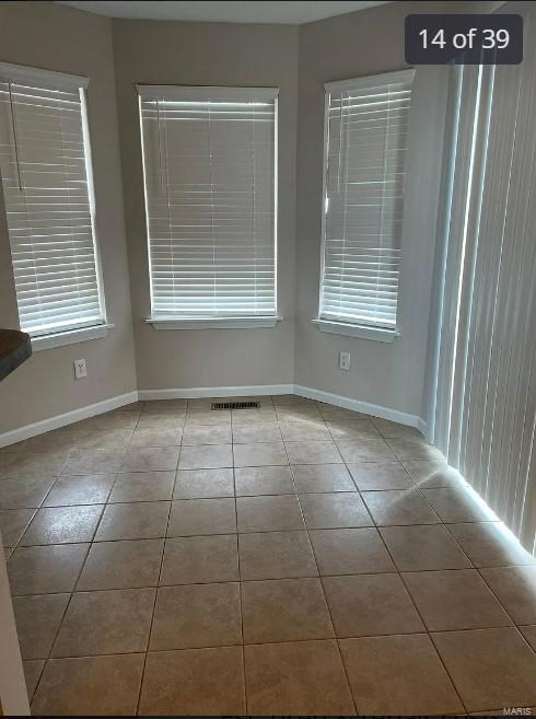 empty room featuring light tile patterned floors