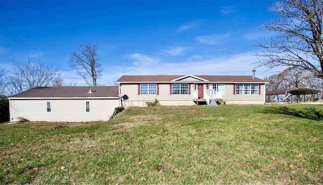 view of front of house featuring a carport and a front yard