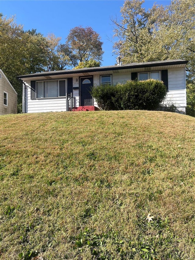 ranch-style house featuring a front lawn