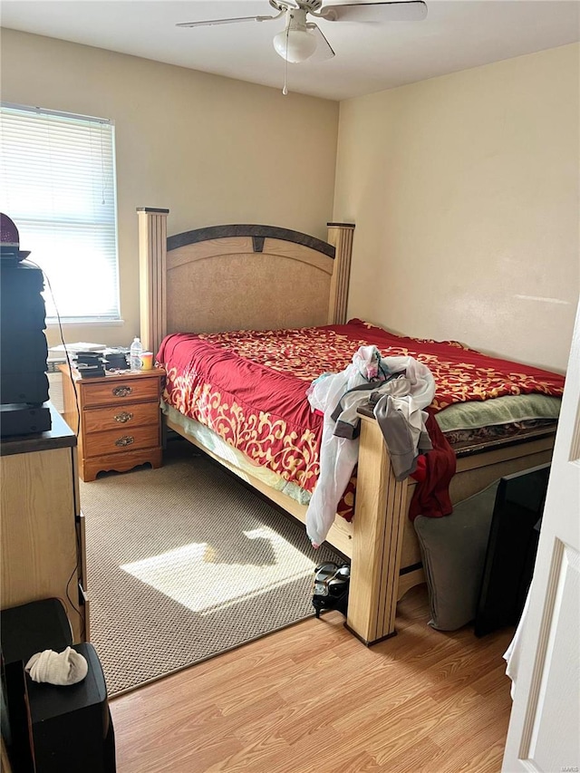 bedroom with light hardwood / wood-style floors and ceiling fan