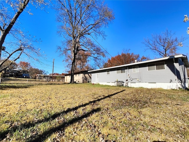 exterior space featuring a lawn