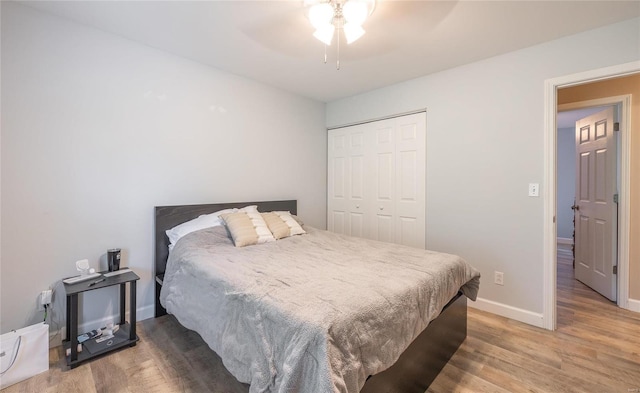 bedroom featuring a closet, ceiling fan, and hardwood / wood-style floors