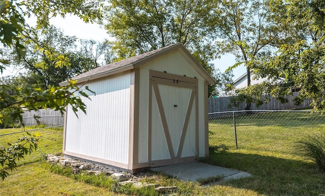 view of outbuilding featuring a lawn