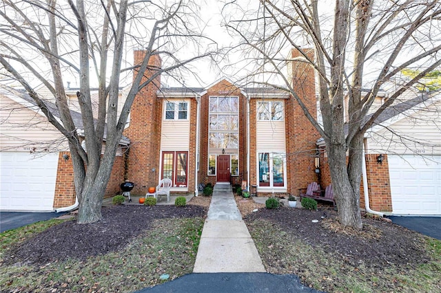 townhome / multi-family property featuring a garage