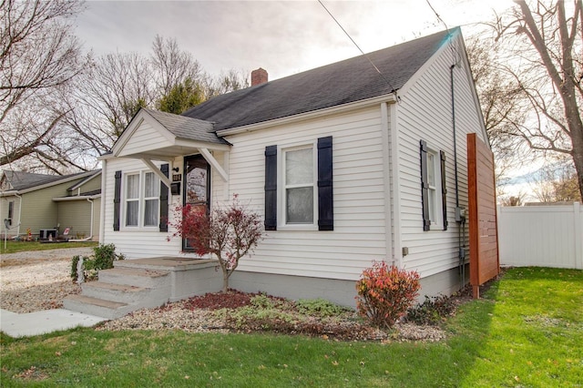 view of front of house with a front yard