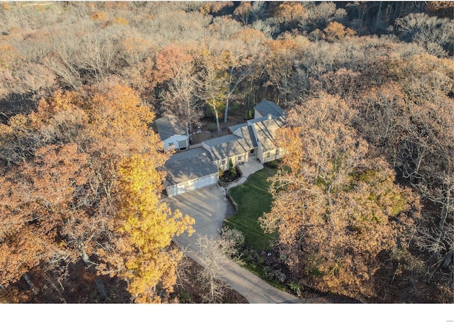 bird's eye view featuring a forest view