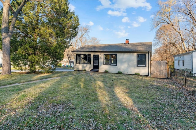 view of front of property with a front yard