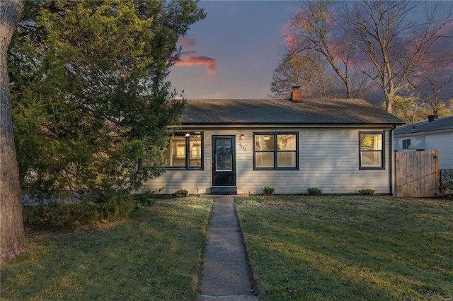 view of front facade with a yard