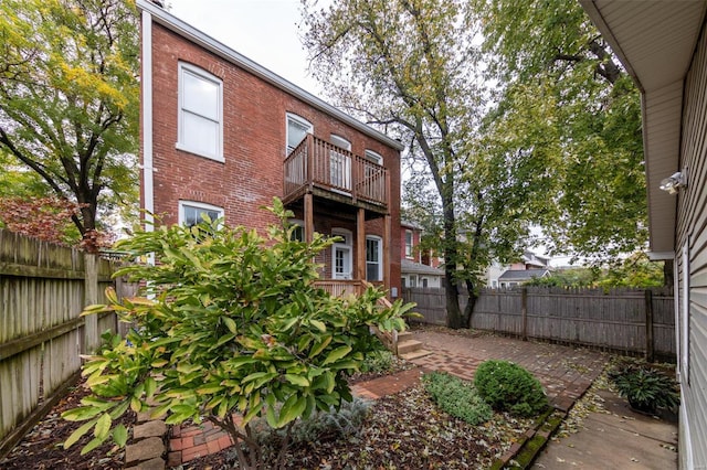 view of yard with a patio and a balcony