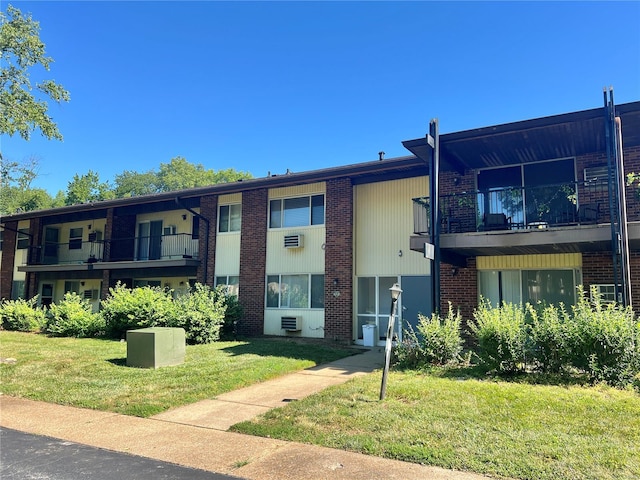 view of front of property with a front lawn