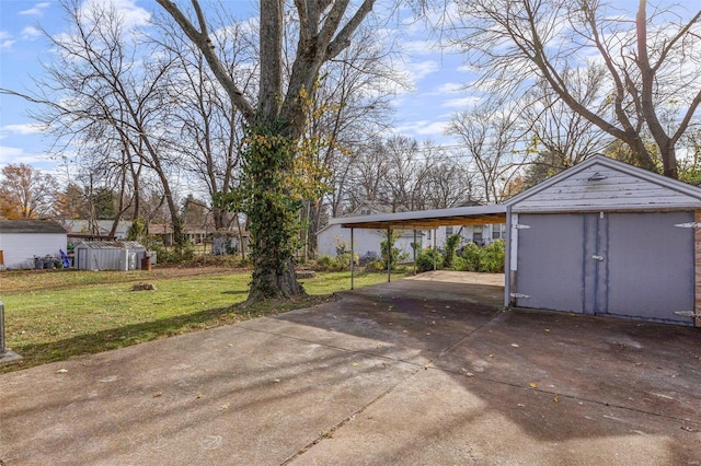 view of yard with a carport