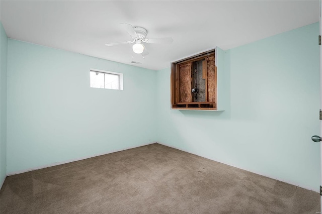 unfurnished room featuring carpet and ceiling fan