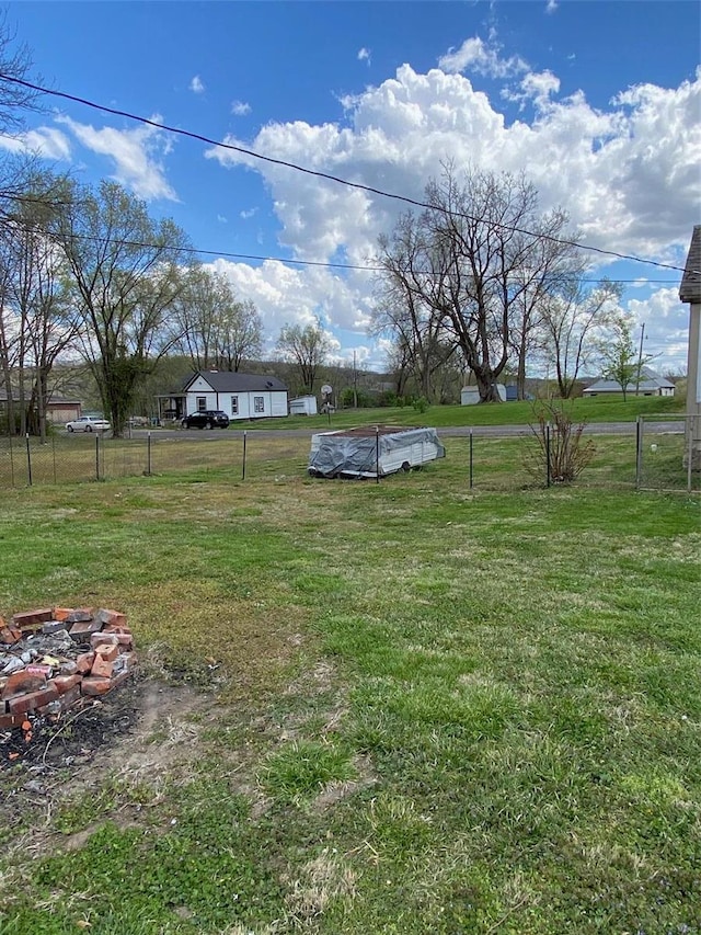 view of yard with a rural view