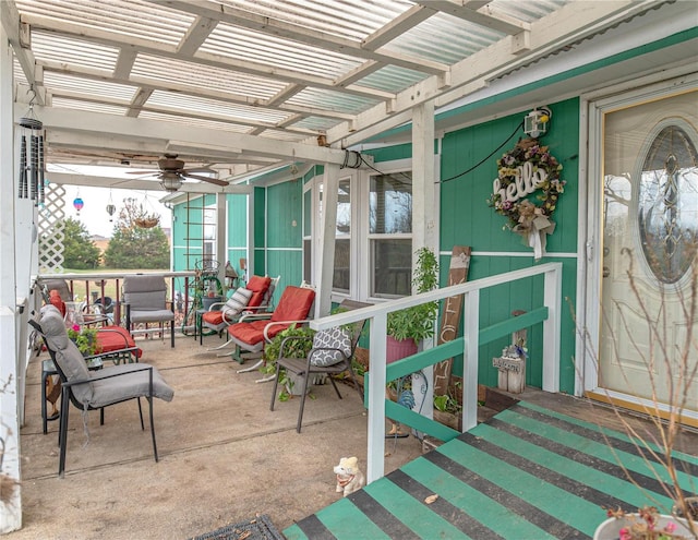 sunroom / solarium with ceiling fan