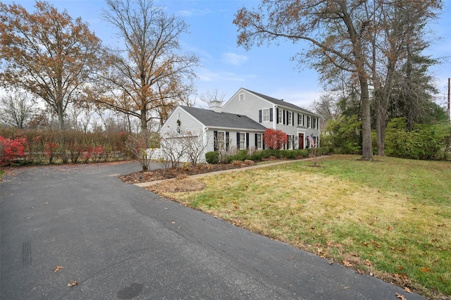 view of front of house with a front lawn