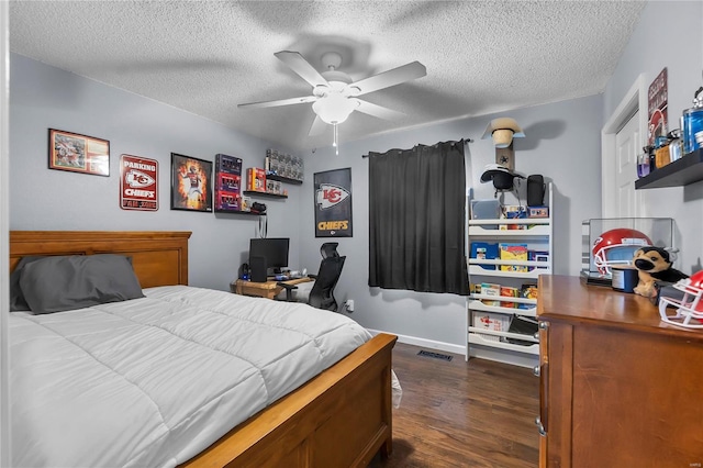 bedroom featuring a textured ceiling, dark hardwood / wood-style flooring, and ceiling fan