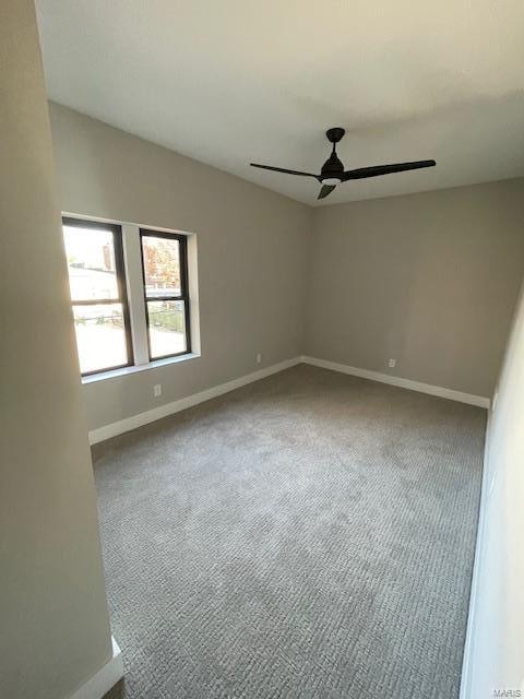 carpeted empty room featuring ceiling fan